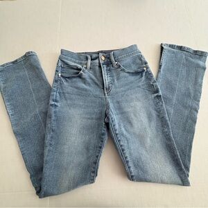 Express skyscraper mid rise jeans split hem light wash denim size 4